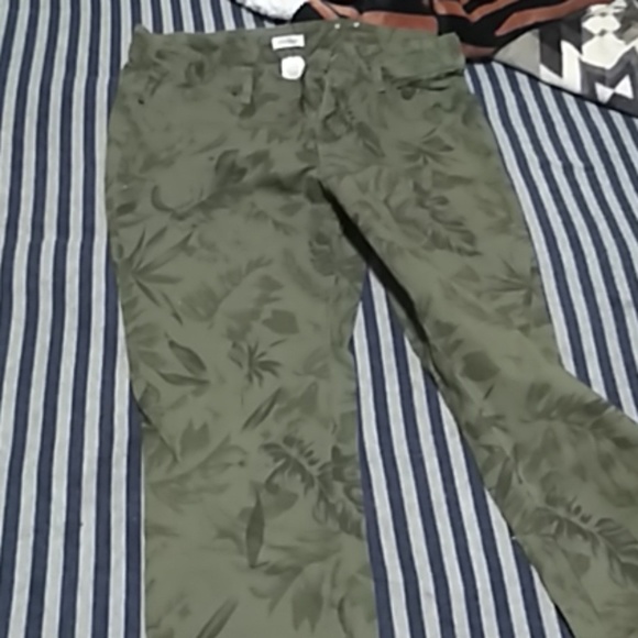 Capris - Picture 4 of 4